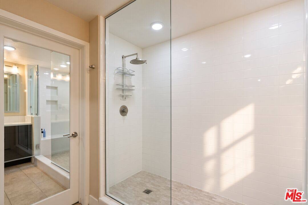 2780 Wright Lane, Los Angeles, CA 90068 - House for Rent - Image 4