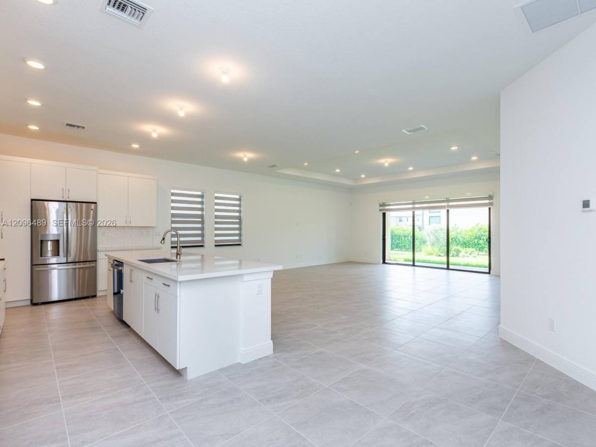 12280 N Baypoint Circle, Pompano Beach, FL 33076 - House for Rent - Image 3