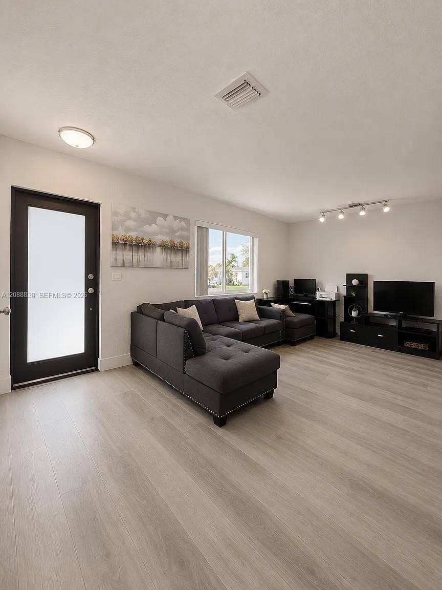 8260 SW 27th Terrace, Miami, FL 33155 - House for Rent - Image 2