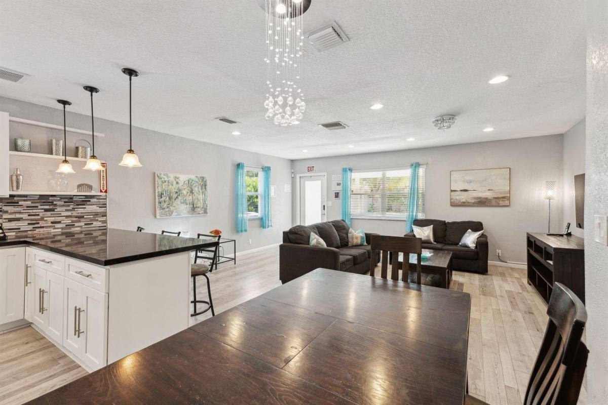 1631 N Andrews Square, Fort Lauderdale, FL 33311 - House for Rent - Image 4