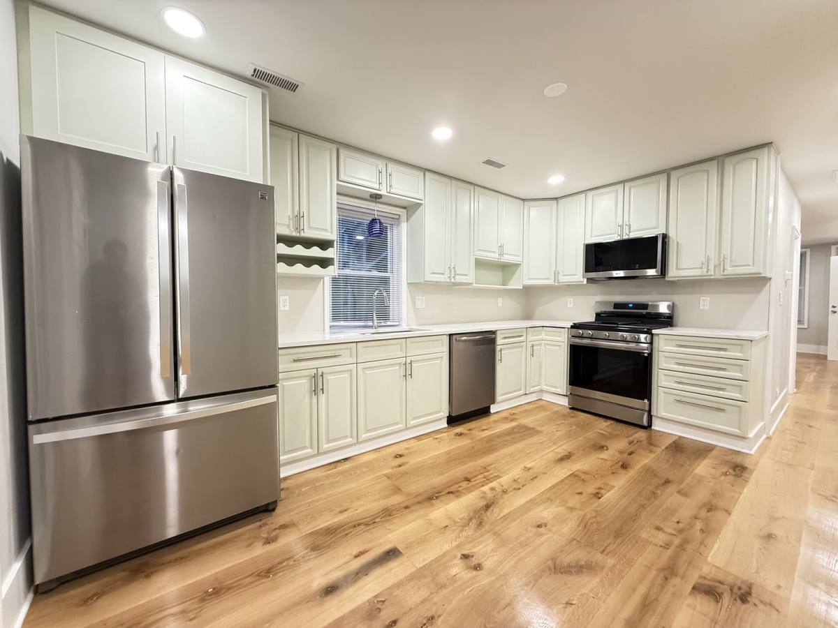 2939 N Hamlin Ave #1, Chicago, IL 60618 - Apartment for Rent - Image 2