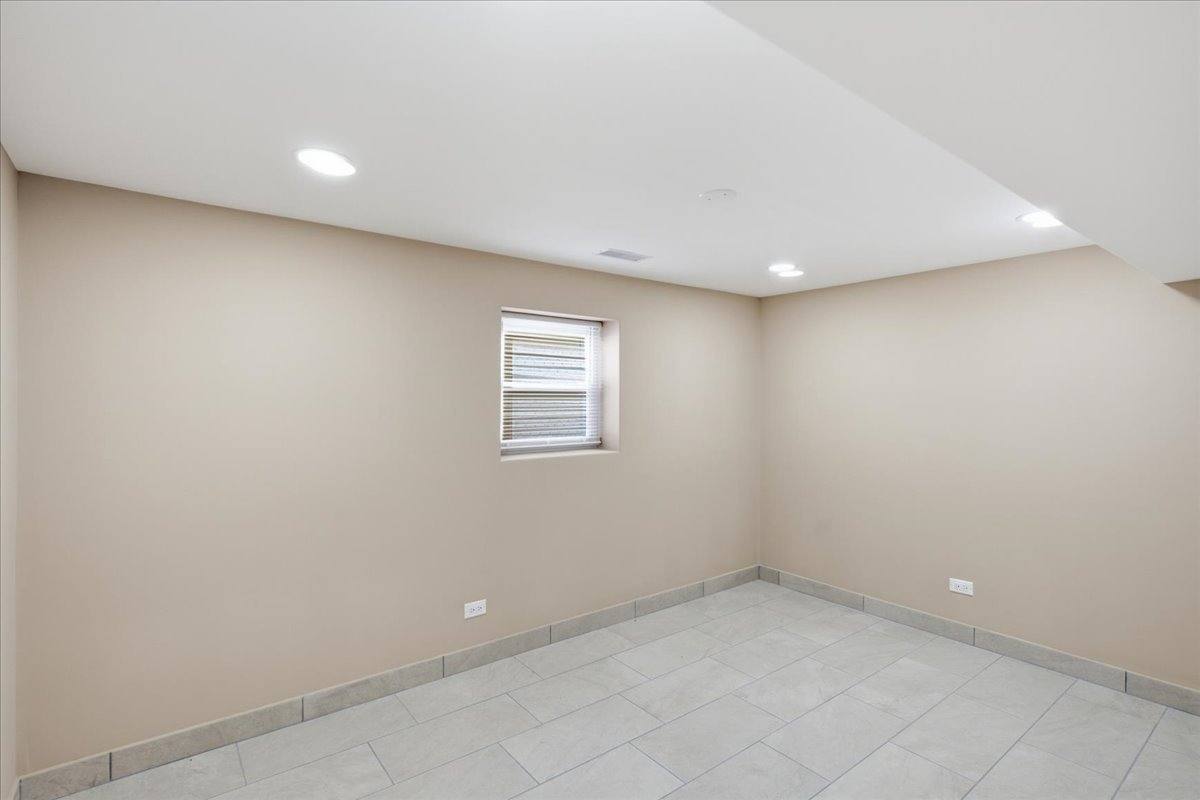 2939 N Hamlin Ave #1, Chicago, IL 60618 - Apartment for Rent - Image 9