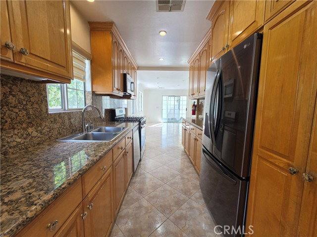 550 Palm Dr, Glendale, CA 91202 - House for Rent - Image 2