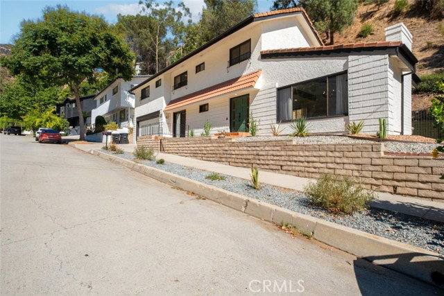 1774 Hillcrest Ave, Glendale, CA 91202 - House for Rent - Image 2
