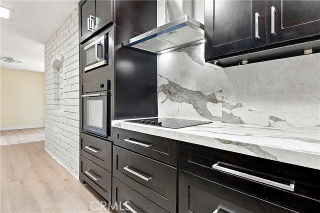 5330 Lindley Ave #305, Encino, CA 91316 - House for Rent - Image 2