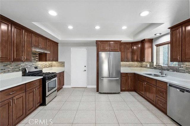 8529 Eatough Ave, Canoga Park, CA 91304 - House for Rent - Image 2