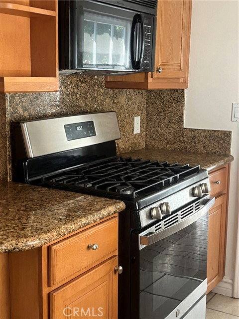 22615 Collins St, Woodland Hills, CA 91367 - House for Rent - Image 3