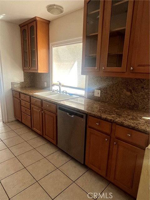 22615 Collins St, Woodland Hills, CA 91367 - House for Rent - Image 5