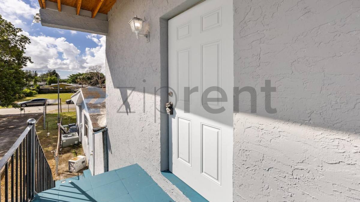 1233 NW 101st St, Miami, FL 33147 - House for Rent - Image 3