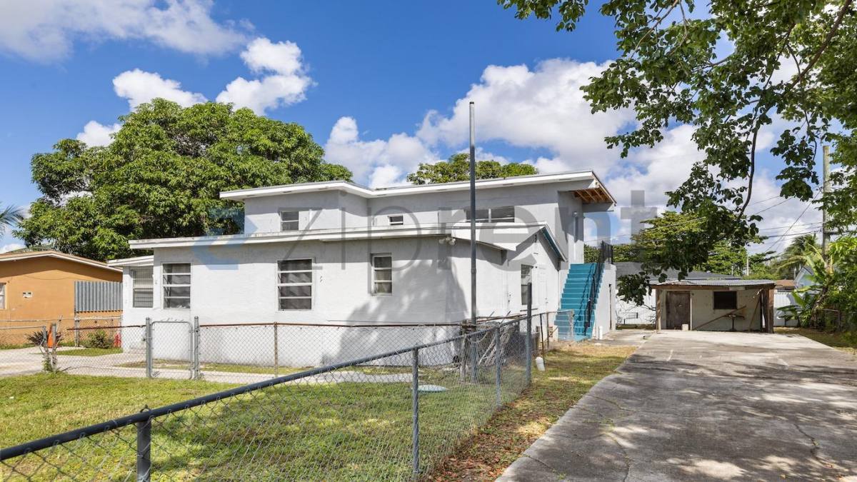 1233 NW 101st St, Miami, FL 33147 - House for Rent - Image 2