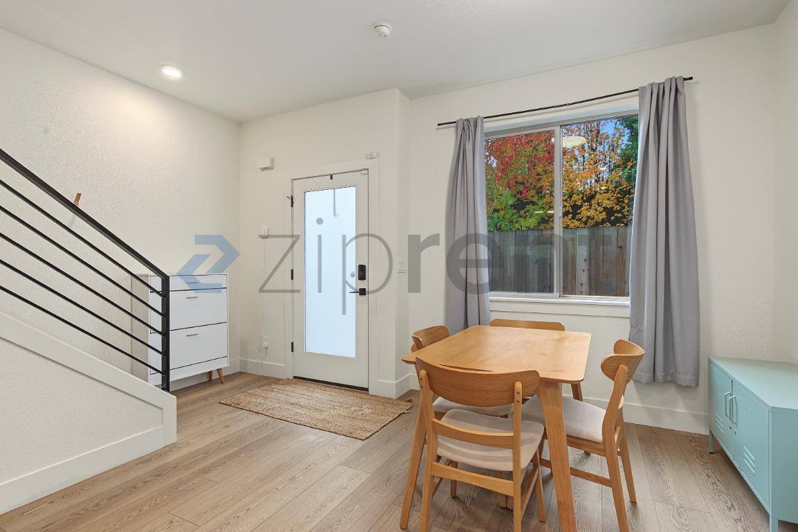 1211 N Winchell St, Portland, OR 97217 - Townhouse for Rent - Image 4