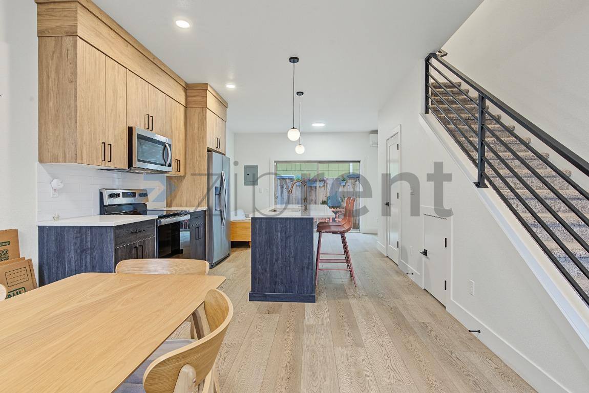 1211 N Winchell St, Portland, OR 97217 - Townhouse for Rent - Image 3
