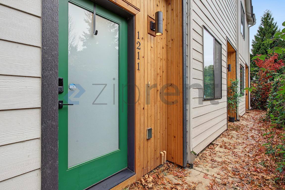 1211 N Winchell St, Portland, OR 97217 - Townhouse for Rent - Image 2