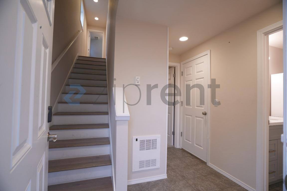 8520 Nesbit Ave N, Seattle, WA 98103 - House for Rent - Image 3