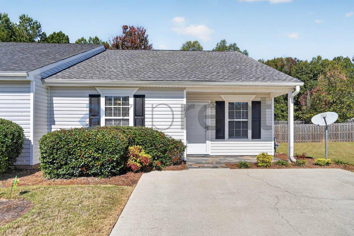 Townhouse for rent at 1633 Summerwoods Circle, Griffin, GA 30224