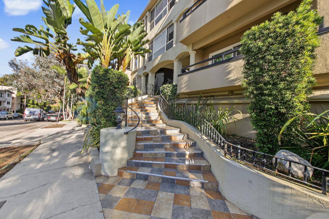 11646 Chenault St #9, Los Angeles, CA 90049 - Apartment for Rent - Image 2