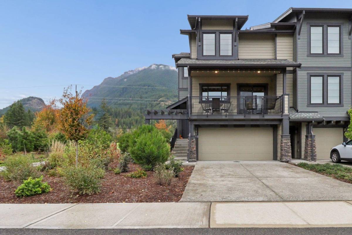 Townhouse for rent at 1906 SE 12th St, North Bend, WA 98045
