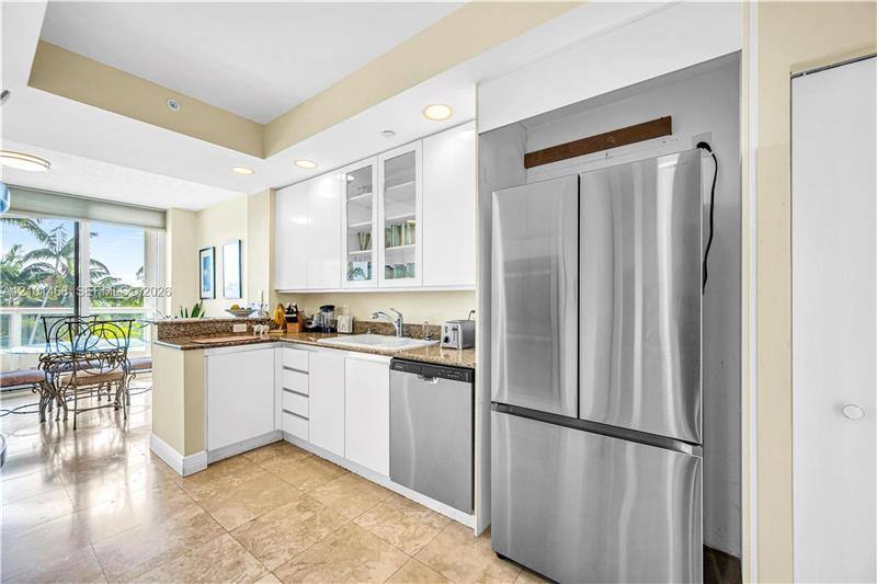 21050 Point Place #502, Miami, FL 33180 - Apartment for Rent - Image 2