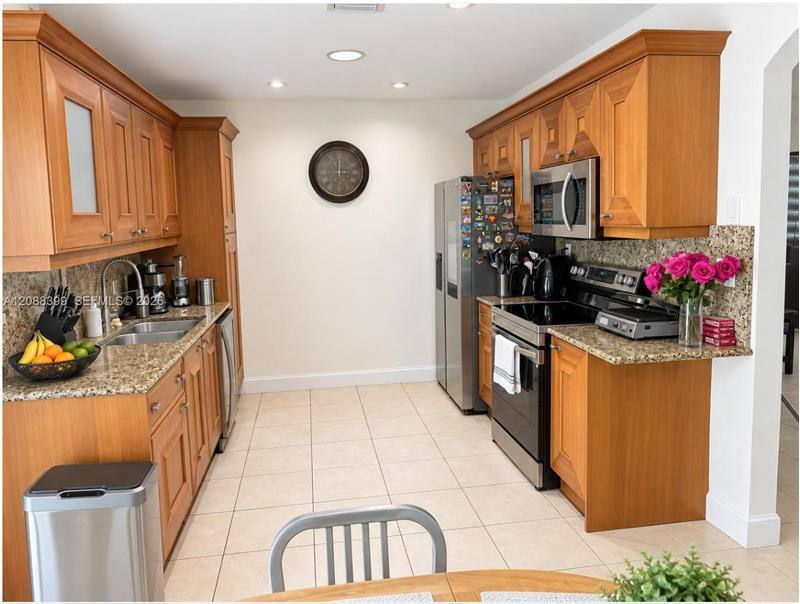 19810 Gulfstream Rd, Miami, FL 33157 - House for Rent - Image 8