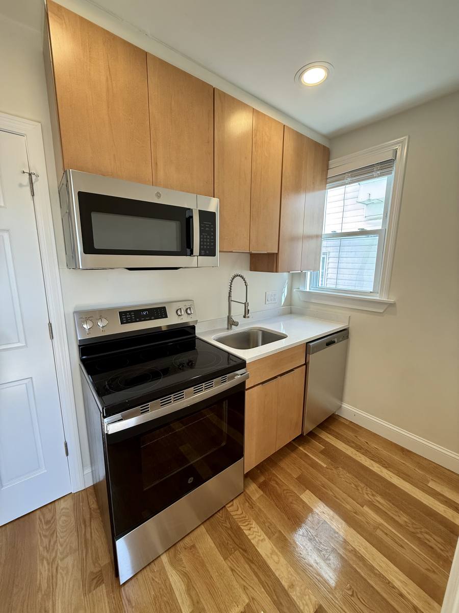 8 Joyce St #1, Lynn, MA 01902 - Apartment for Rent - Image 4