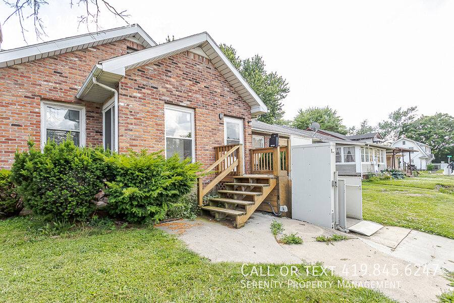 Apartment for rent at 1939 1/2 Arlington, Toledo, OH 43609