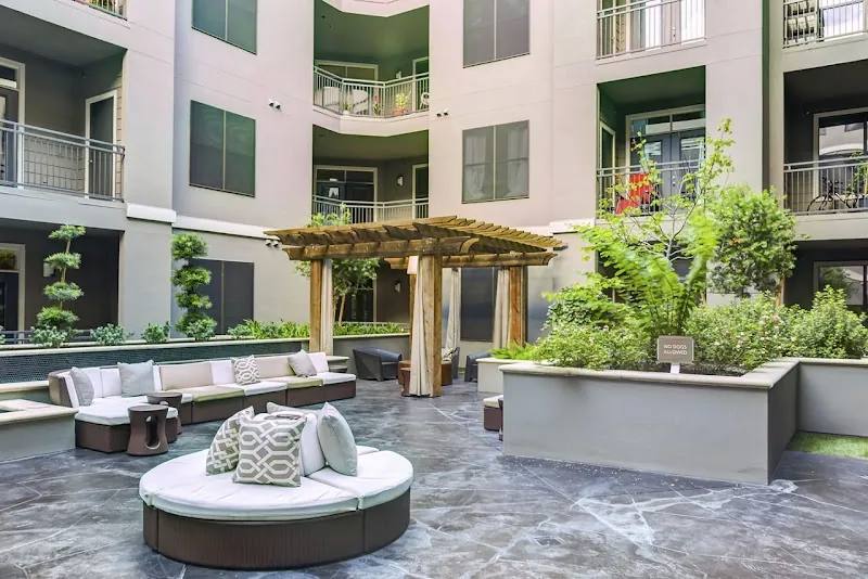 2001 Westheimer Rd, Houston, TX 77098 - Apartment for Rent - Image 2