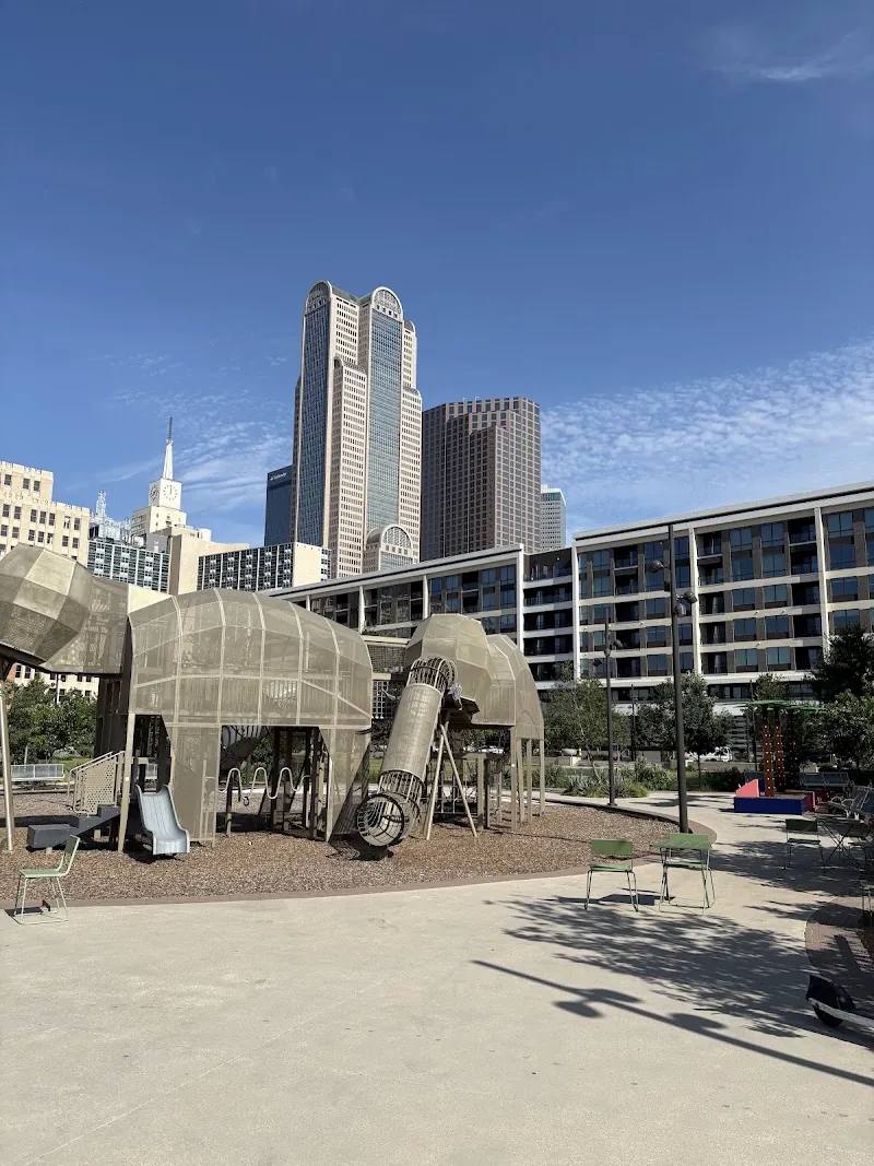 2013 Jackson St, Dallas, TX 75201 - Apartment for Rent - Image 4