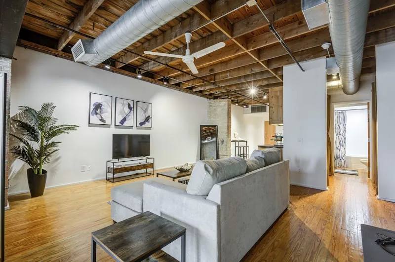 3800 Commerce St, Dallas, TX 75226 - Apartment for Rent - Image 4