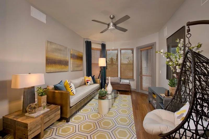 2305 W Alabama St, Houston, TX 77098 - Apartment for Rent - Image 8