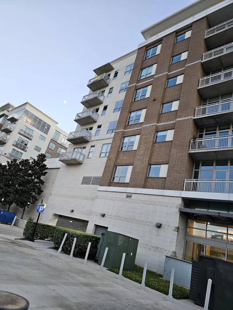 2727 Travis St #A0-3, Houston, TX 77006 - Apartment for Rent - Image 2