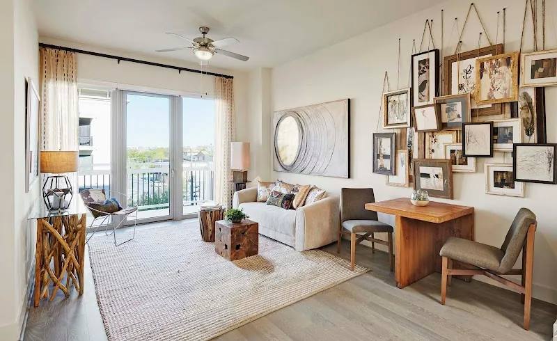 2727 Travis St #A10-3, Houston, TX 77006 - Apartment for Rent - Image 6