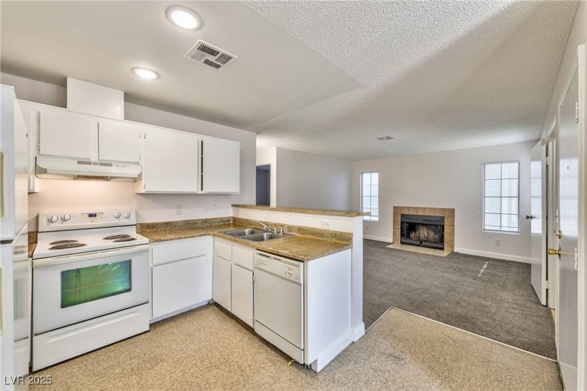 1914 Dwarf Star Dr, Las Vegas, NV 89115 - Apartment for Rent - Image 2