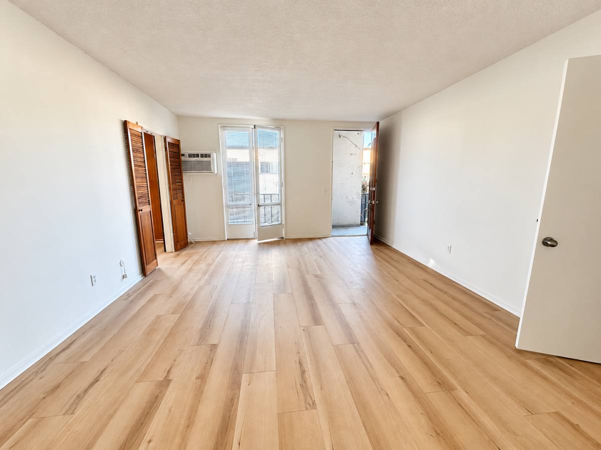 712 N Adams St, Glendale, CA 91206 - Apartment for Rent - Image 2