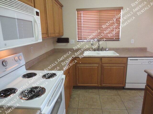 29987 N Royal Oak Way, San Tan Valley, AZ 85143 - House for Rent - Image 3