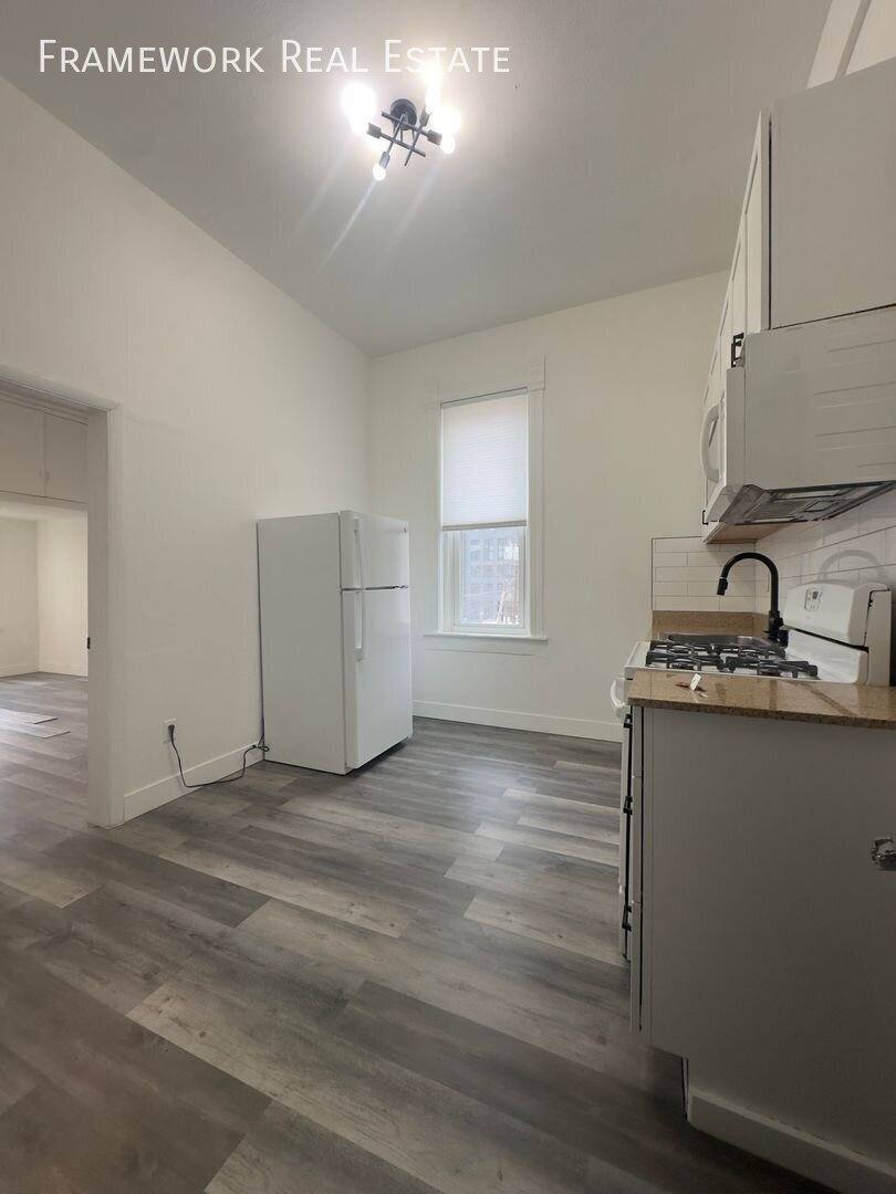 2033 Curtis St #24, Denver, CO 80205 - Apartment for Rent - Image 4