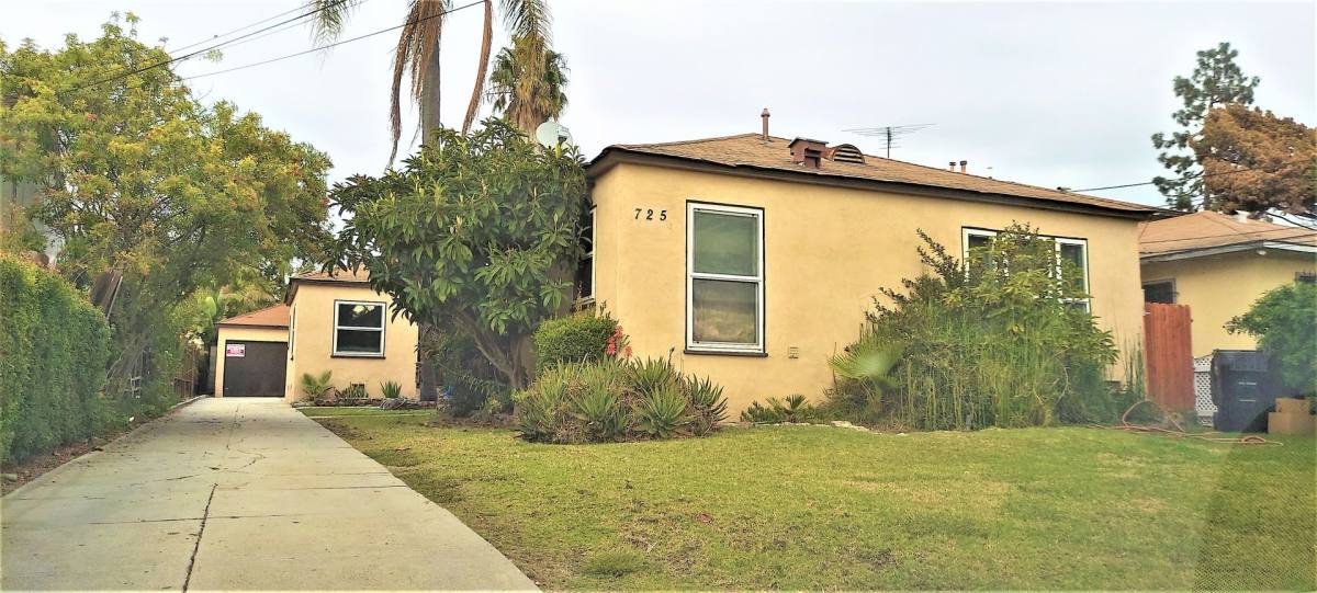 Apartment for rent at 725 E Manchester Dr, Inglewood, CA 90301