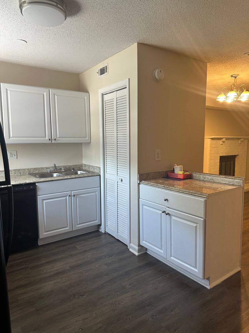 4937 C Cotton Row, Huntsville, AL 35816 - Apartment for Rent - Image 4