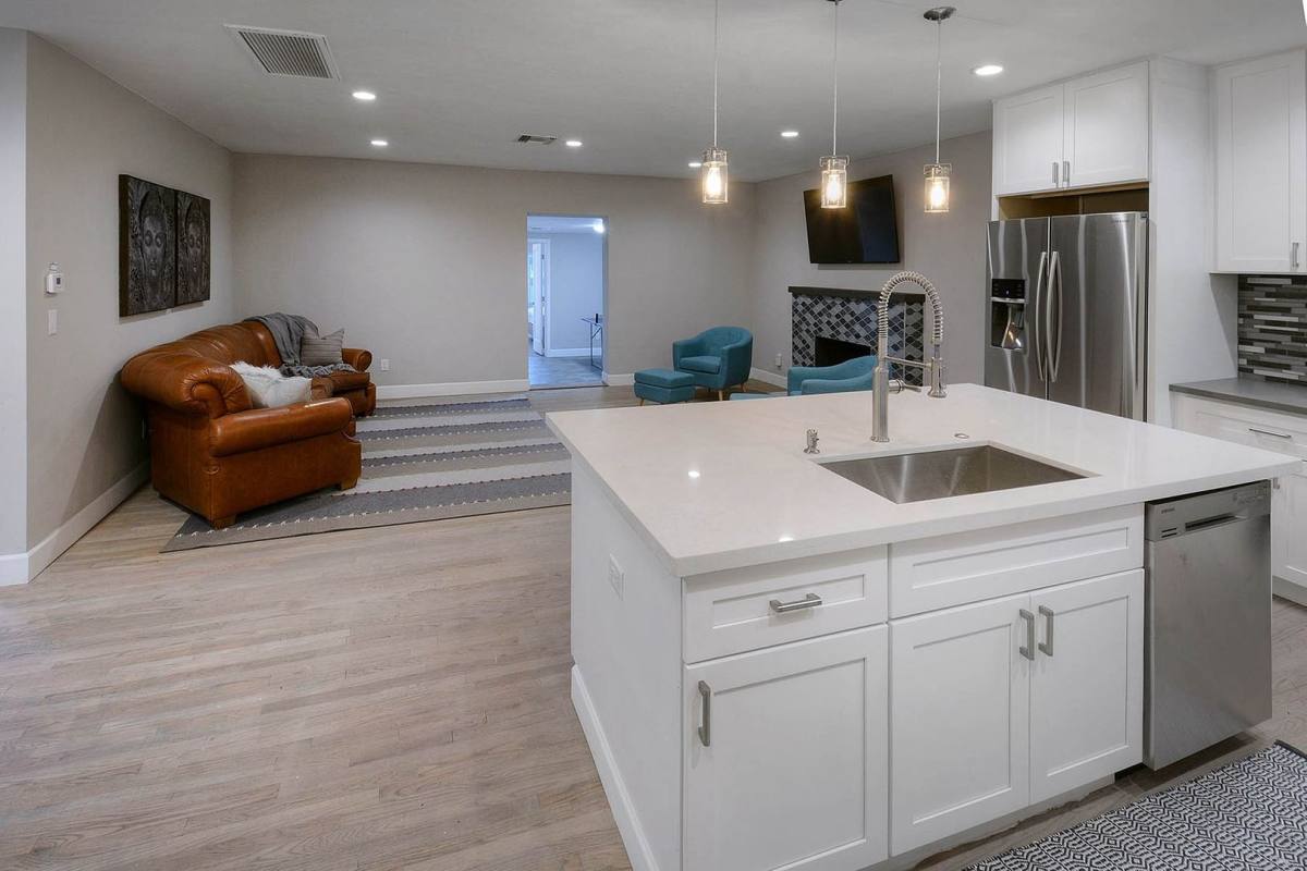 933 E Edison, Tucson, AZ 85719 - House for Rent - Image 2