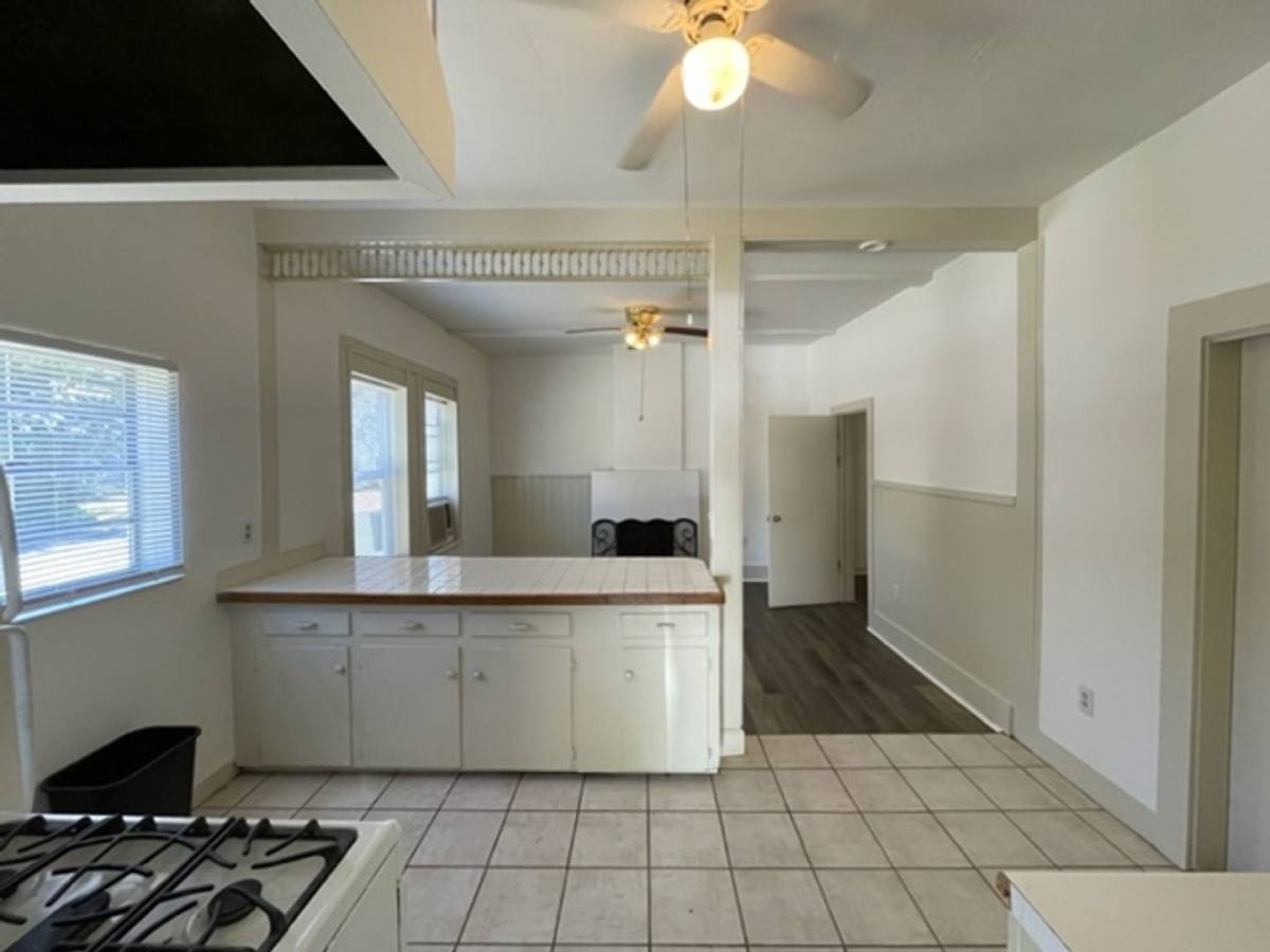734 NE 3rd Ave #2, Gainesville, FL 32601 - House for Rent - Image 3