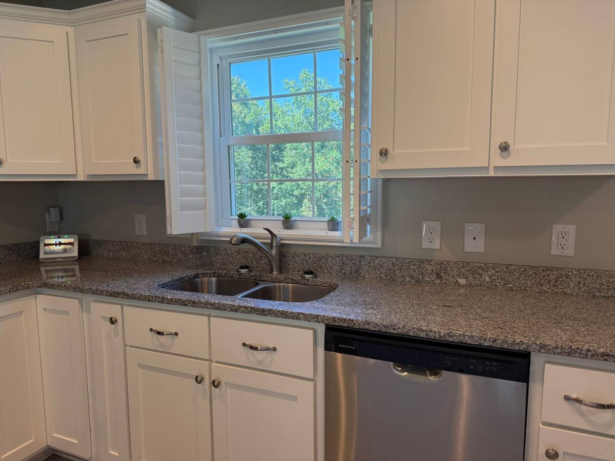 3215 24th St NE, Hickory, NC 28601 - House for Rent - Image 6