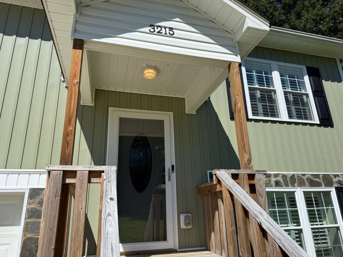 3215 24th St NE, Hickory, NC 28601 - House for Rent - Image 3