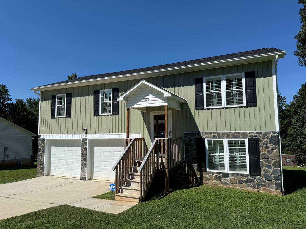 3215 24th St NE, Hickory, NC 28601 - House for Rent - Image 2