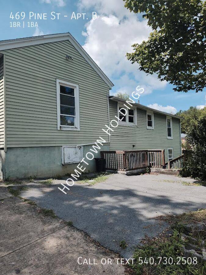 Apartment for rent at 469 Pine St #B, Tazewell, VA 24651