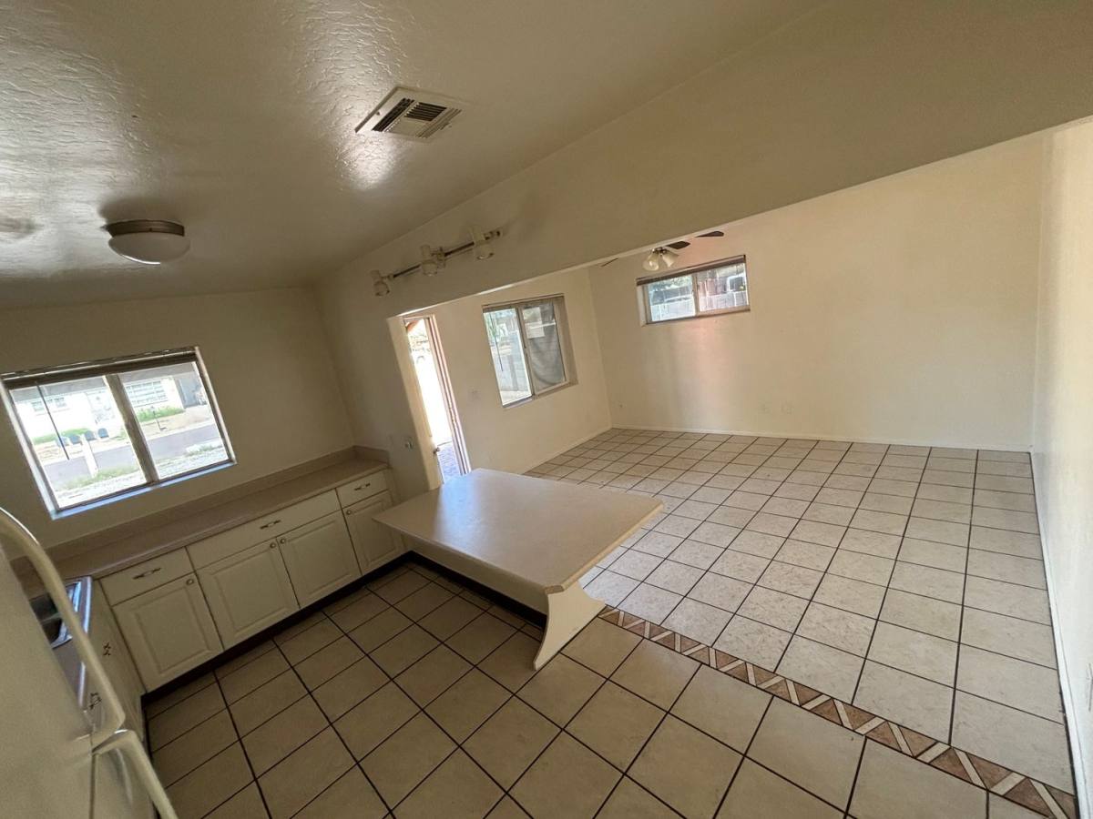 729 E Mission Lane #2, Phoenix, AZ 85020 - House for Rent - Image 2