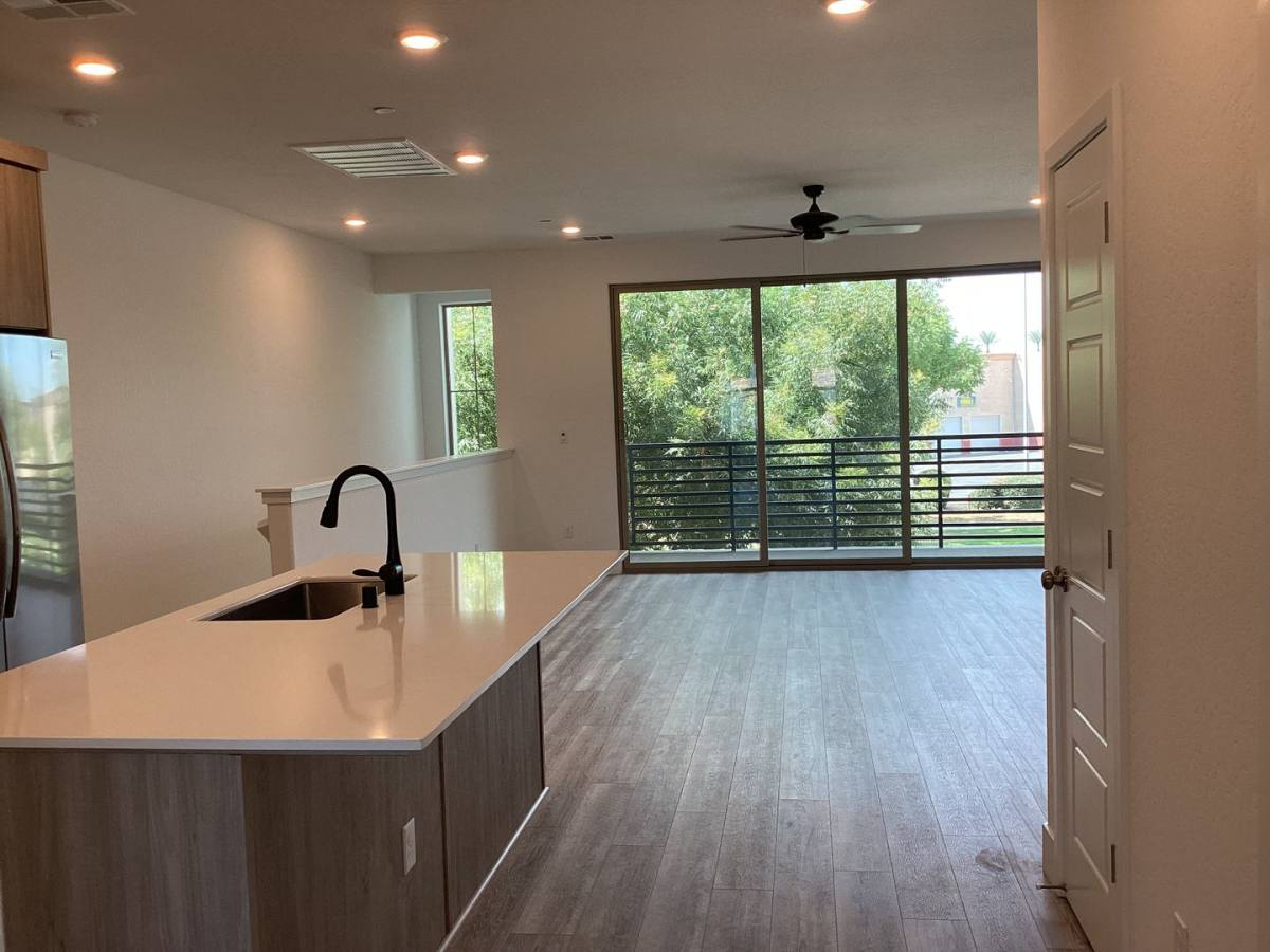 652 W Mahogony Lane, Clovis, CA 93611 - Townhouse for Rent - Image 10