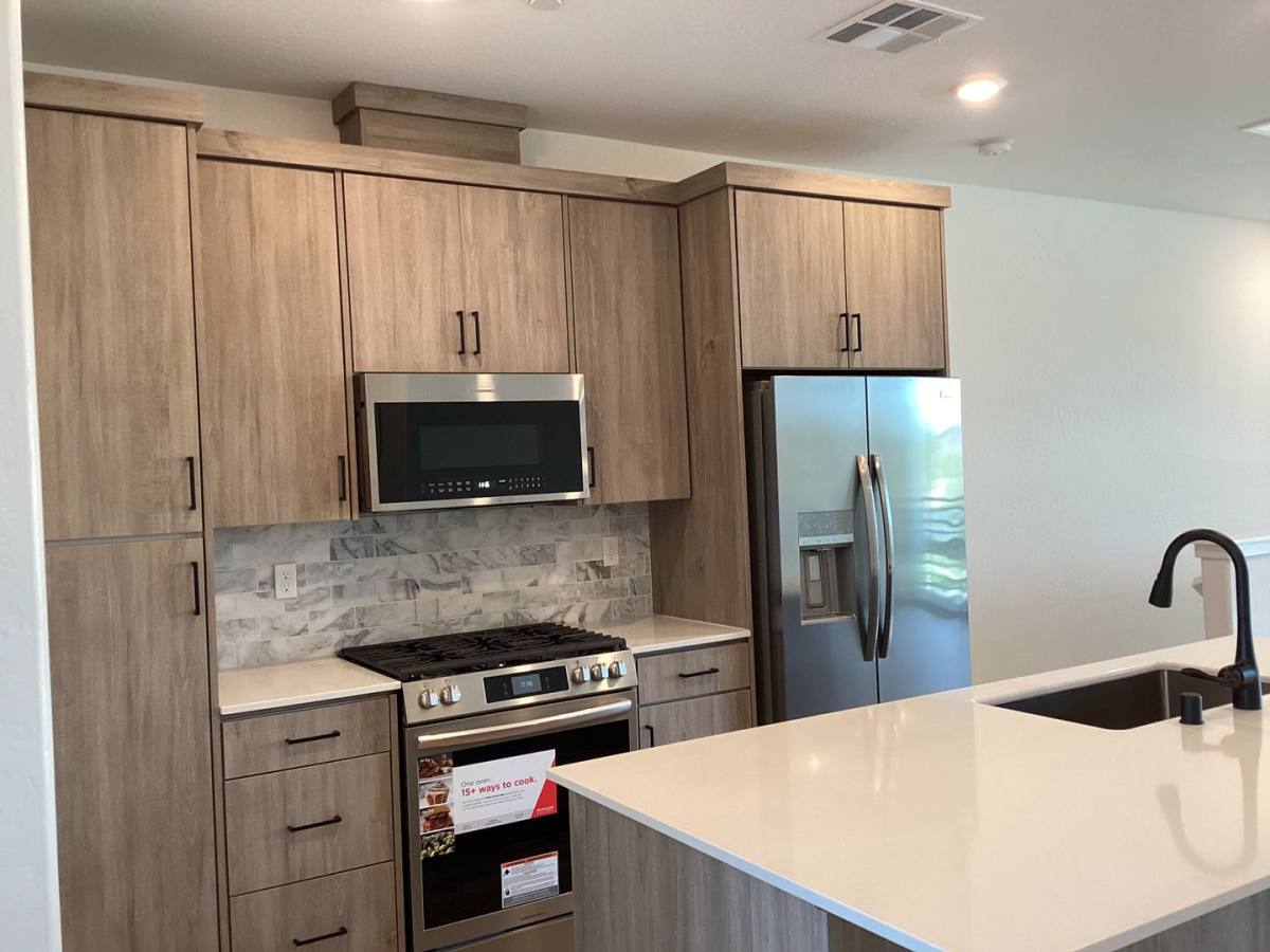 652 W Mahogony Lane, Clovis, CA 93611 - Townhouse for Rent - Image 9