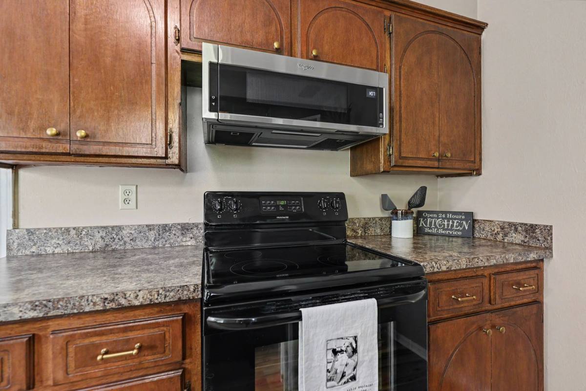 207 E Cherry Ave, Yukon, OK 73099 - House for Rent - Image 9