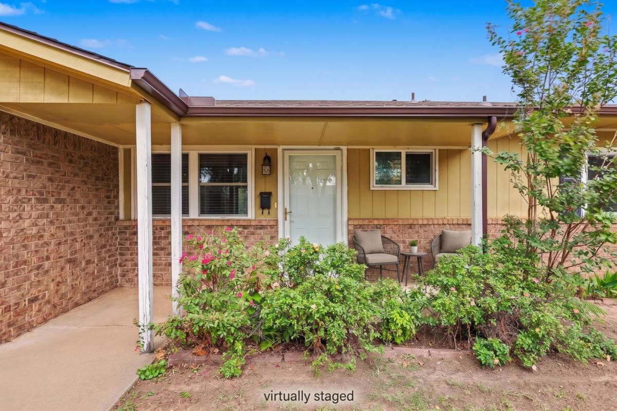 207 E Cherry Ave, Yukon, OK 73099 - House for Rent