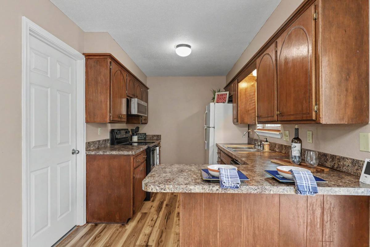 207 E Cherry Ave, Yukon, OK 73099 - House for Rent - Image 4