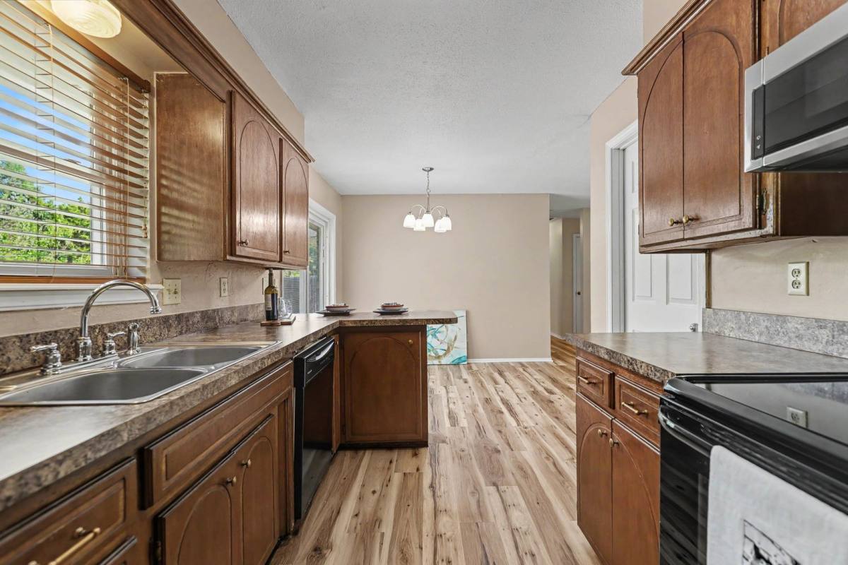 207 E Cherry Ave, Yukon, OK 73099 - House for Rent - Image 10
